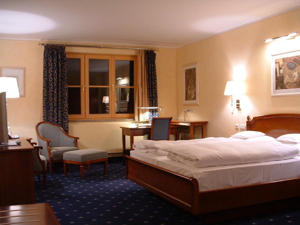 Altstadthotel Braeuwirt Weiden in der Oberpfalz Camera foto
