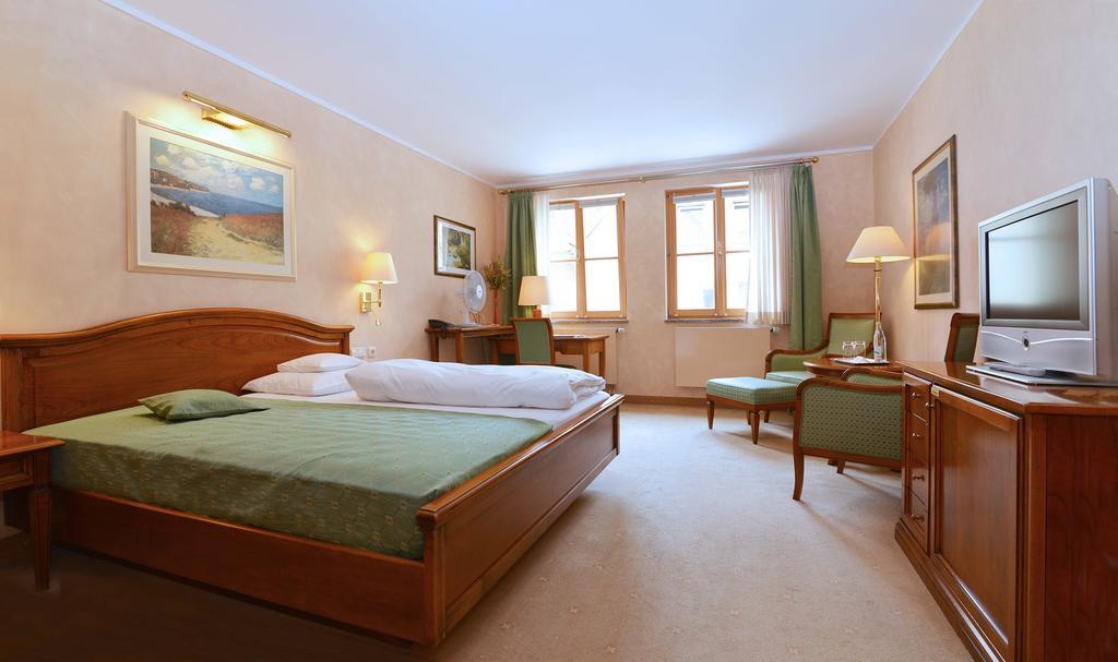 Altstadthotel Braeuwirt Weiden in der Oberpfalz Esterno foto