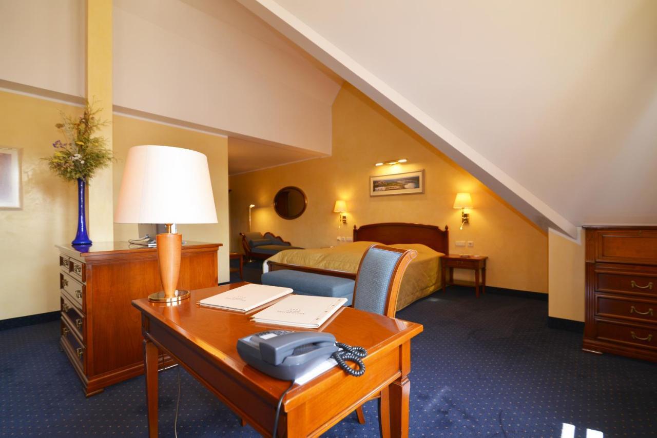 Altstadthotel Braeuwirt Weiden in der Oberpfalz Esterno foto